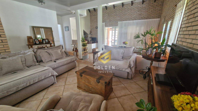 Imagem Casa com 3 Quartos à Venda, 270 m² em Centro - Tijucas