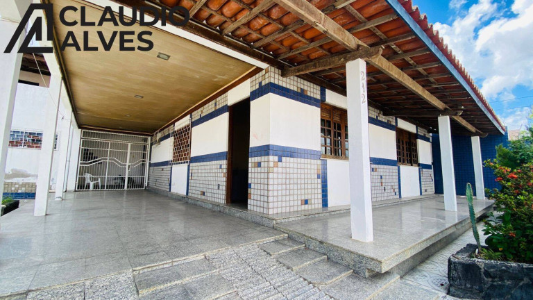 Casa com 5 Quartos à Venda, 292 m² em Centro - Feira De Santana