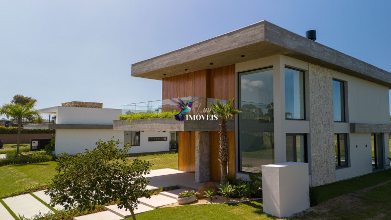Imagem Casa de Condomínio com 4 Quartos à Venda, 359 m² em Centro - Torres