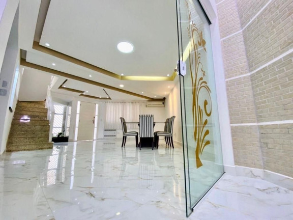 Imagem Casa com 3 Quartos à Venda, 250 m² em Mercês - Curitiba Imagem Casa com 3 Quartos à Venda, 250 m² em Mercês - Curitiba