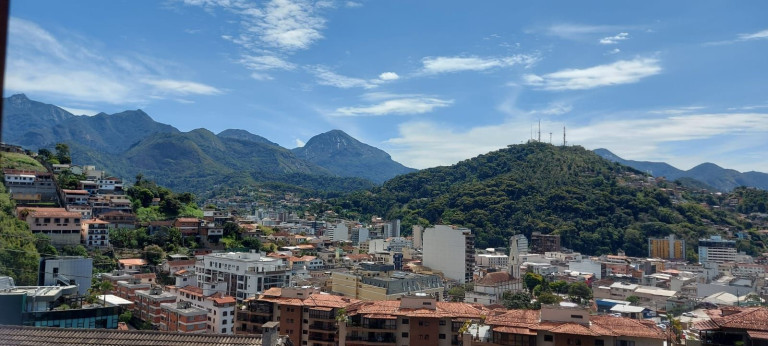 Imagem Casa com 4 Quartos à Venda, 382 m² em Parque São Luiz - Teresópolis