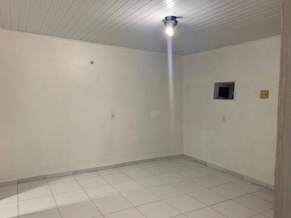 Imagem Casa com 3 Quartos para Alugar,  em Colonia Terra Nova - Manaus