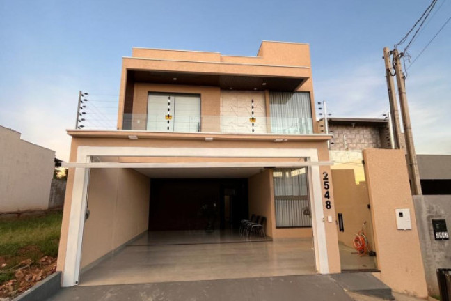 Sobrado à Venda, 126 m² em Jardim Thereza - Umuarama