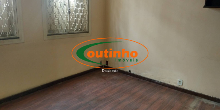 Imagem Casa com 7 Quartos à Venda, 234 m² em Tijuca - Rio De Janeiro Imagem Casa com 7 Quartos à Venda, 234 m² em Tijuca - Rio De Janeiro