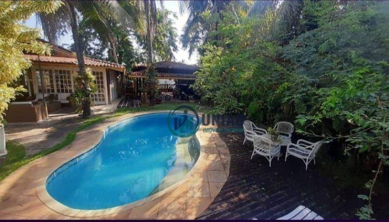 Casa com 5 Quartos à Venda, 270 m² em Itaipu - Niterói