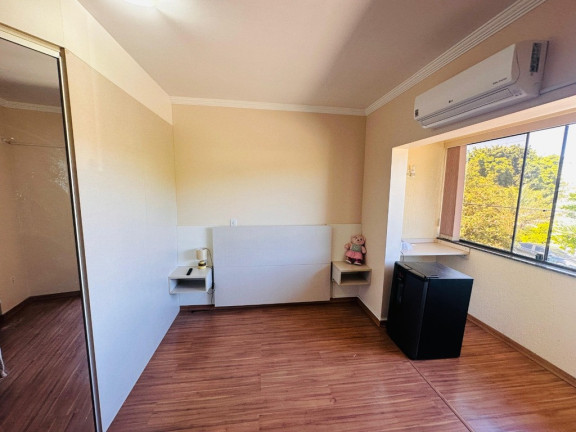 Imagem Casa com 3 Quartos à Venda, 215 m² em Hípica - Porto Alegre
