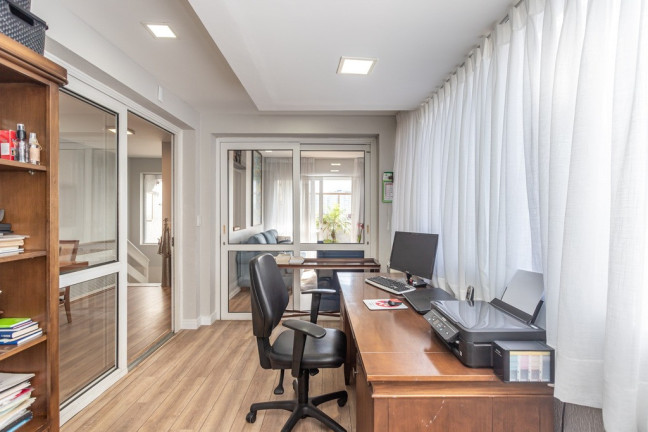 Imagem Cobertura com 3 Quartos à Venda, 240 m² em Chácara Das Pedras - Porto Alegre Imagem Cobertura com 3 Quartos à Venda, 240 m² em Chácara Das Pedras - Porto Alegre