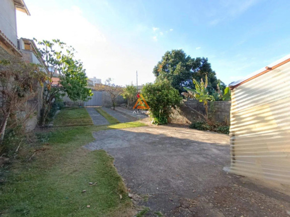 Imagem Casa com 3 Quartos para Alugar, 385 m²