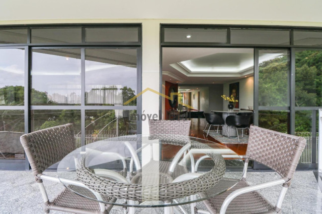 Imagem Casa com 6 Quartos à Venda, 684 m² em Santo Inácio - Curitiba Imagem Casa com 6 Quartos à Venda, 684 m² em Santo Inácio - Curitiba