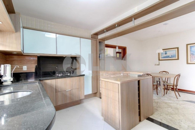 Imagem Casa com 3 Quartos à Venda, 280 m² em Chácara Das Pedras - Porto Alegre
