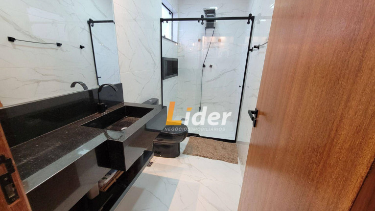 Imagem Casa com 4 Quartos à Venda, 300 m² em Nova Gramado - Juiz De Fora Imagem Casa com 4 Quartos à Venda, 300 m² em Nova Gramado - Juiz De Fora