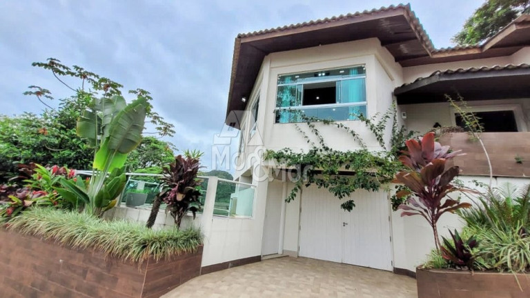 Casa de Condomínio com 3 Quartos para Alugar, 247 m² em Enseada - Guarujá
