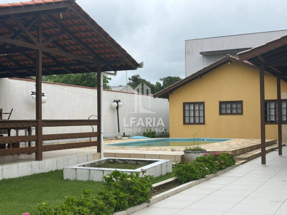 Imagem Sobrado com 7 Quartos à Venda, 461 m² em Cambiju - Itapoá