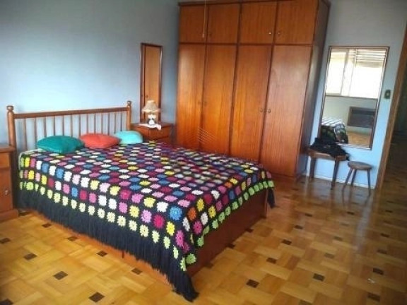 Imagem Casa com 3 Quartos à Venda, 300 m² em Medianeira - Porto Alegre Imagem Casa com 3 Quartos à Venda, 300 m² em Medianeira - Porto Alegre