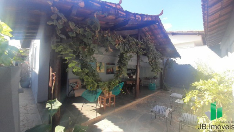Imagem Casa com 3 Quartos à Venda, 180 m² em Cândida Câmara - Montes Claros