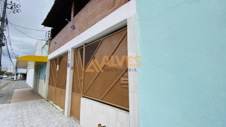 Imagem Casa com 4 Quartos à Venda, 200 m² em Capuchinhos - Feira De Santana