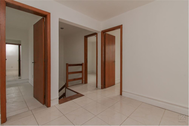 Imagem Casa com 3 Quartos à Venda, em Hípica - Porto Alegre Imagem Casa com 3 Quartos à Venda, em Hípica - Porto Alegre
