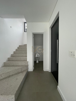 Imagem Sobrado com 3 Quartos à Venda, 253 m² em Cascatinha - Curitiba Imagem Sobrado com 3 Quartos à Venda, 253 m² em Cascatinha - Curitiba