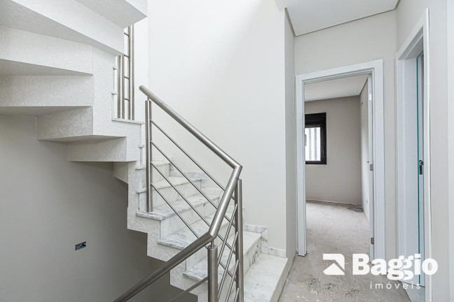 Imagem Sobrado com 3 Quartos à Venda, 129 m² em Uberaba - Curitiba