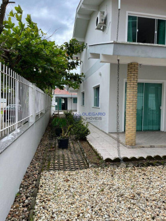 Imagem Sobrado com 6 Quartos à Venda, 243 m² em Centro - Penha Imagem Sobrado com 6 Quartos à Venda, 243 m² em Centro - Penha