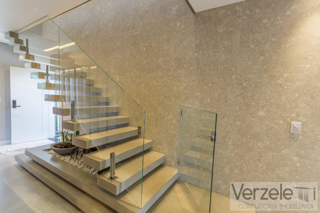 Imagem Casa com 4 Quartos à Venda, 390 m² em Centro - Camboriú Imagem Casa com 4 Quartos à Venda, 390 m² em Centro - Camboriú