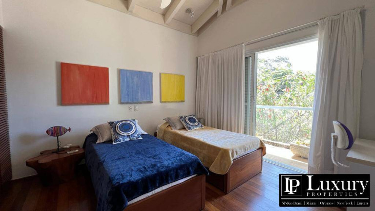 Imagem Casa com 6 Quartos à Venda, em Baleia - São Sebastião Imagem Casa com 6 Quartos à Venda, em Baleia - São Sebastião