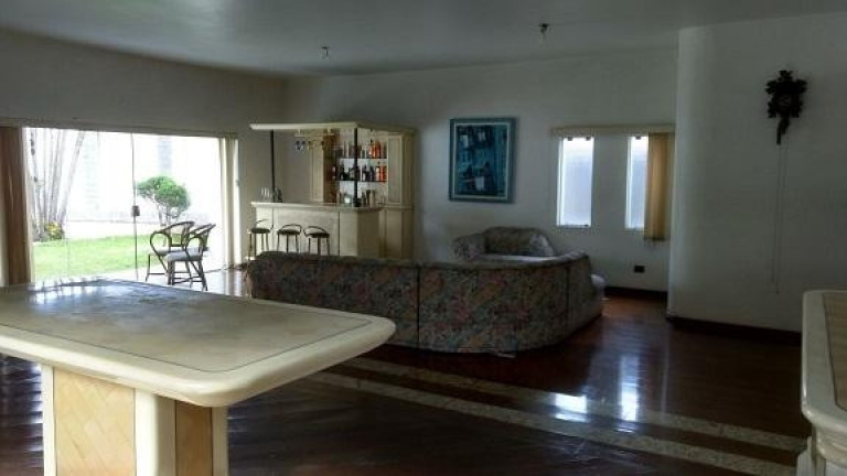 Imagem Sobrado com 4 Quartos à Venda, 730 m² em Interlagos - São Paulo