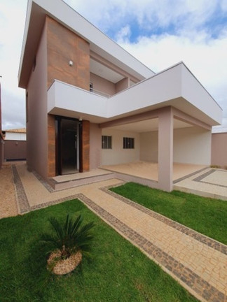 Sobrado com 4 Quartos à Venda,  em Plano Diretor Sul - Palmas