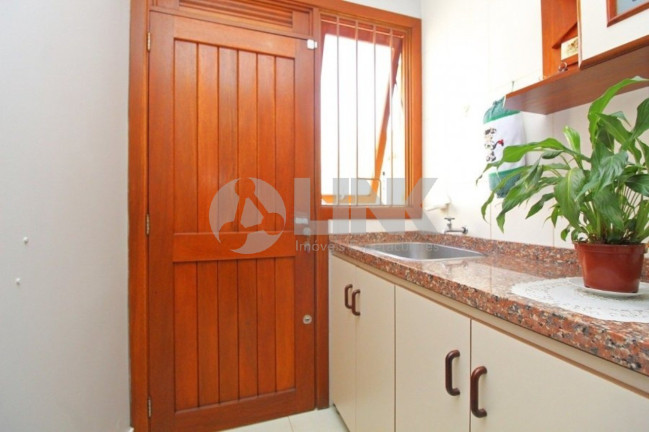 Imagem Casa com 3 Quartos à Venda, 225 m² em Jardim Itu - Porto Alegre