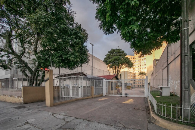 Imagem Imóvel com 1 Quarto à Venda, 41 m² em Cristal - Porto Alegre Imagem Imóvel com 1 Quarto à Venda, 41 m² em Cristal - Porto Alegre