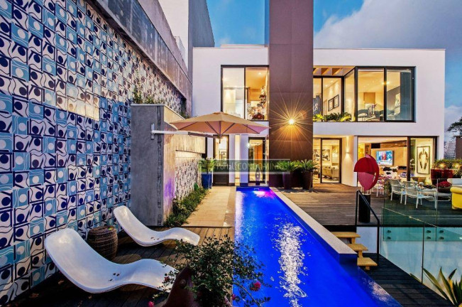 Imagem Casa com 3 Quartos à Venda, 363 m² em Santo Inácio - Curitiba Imagem Casa com 3 Quartos à Venda, 363 m² em Santo Inácio - Curitiba