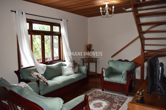Imagem Casa com 4 Quartos à Venda, 121 m² em Região Do Vale Encantado - Campos Do Jordão