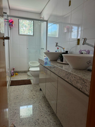 Imagem Casa com 3 Quartos à Venda, 660 m² em Estância Silveira - Contagem