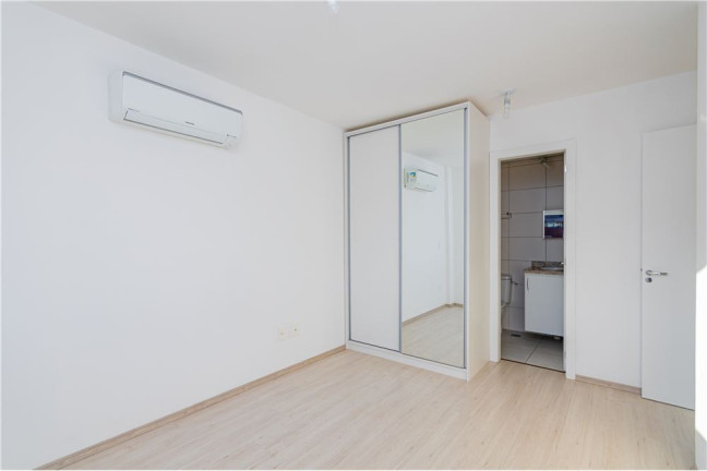 Imagem Imóvel com 2 Quartos à Venda, em Rio Branco - Porto Alegre Imagem Imóvel com 2 Quartos à Venda, em Rio Branco - Porto Alegre