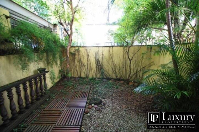 Imagem Casa com 4 Quartos à Venda, em Vila Madalena - São Paulo Imagem Casa com 4 Quartos à Venda, em Vila Madalena - São Paulo