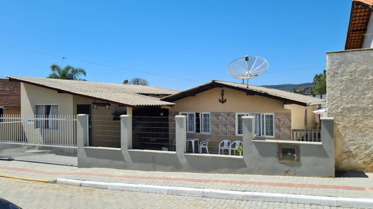 Imagem Casa com 3 Quartos à Venda, 302 m² em Santo Antônio - Balneário Piçarras