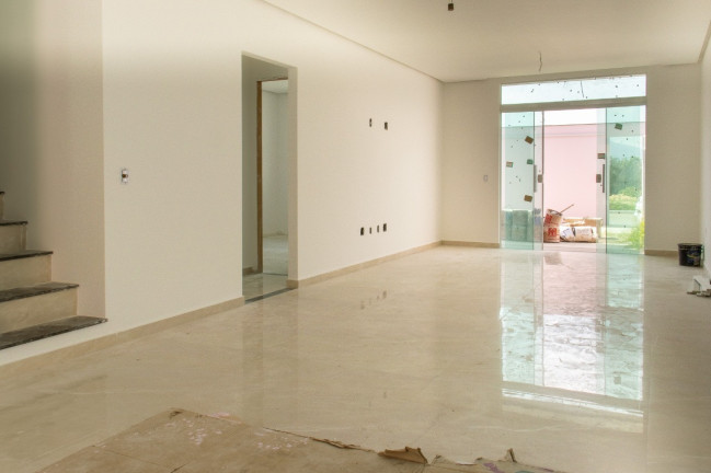 Imagem Casa com 3 Quartos à Venda, em Campo Grande - Rio De Janeiro Imagem Casa com 3 Quartos à Venda, em Campo Grande - Rio De Janeiro