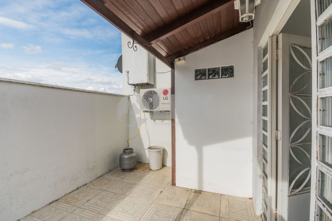 Imagem Casa com 4 Quartos à Venda, 240 m² em Jardim Itu - Porto Alegre Imagem Casa com 4 Quartos à Venda, 240 m² em Jardim Itu - Porto Alegre