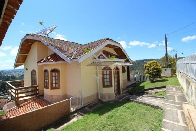 Casa com 3 Quartos à Venda, 240 m² em Vila Nova Suíça - Campos Do Jordão