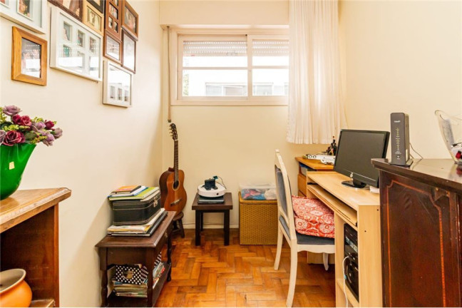 Imagem Imóvel com 3 Quartos à Venda, em Menino Deus - Porto Alegre Imagem Imóvel com 3 Quartos à Venda, em Menino Deus - Porto Alegre