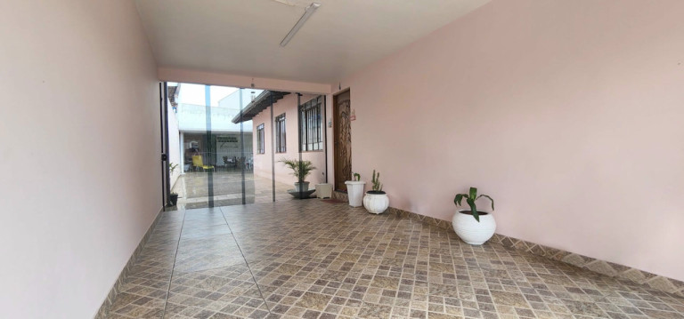 Imagem Casa com 3 Quartos à Venda, 250 m² em Uberaba - Curitiba