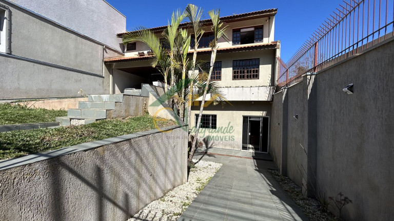 Imagem Sobrado com 4 Quartos à Venda, 275 m² em Tingui - Curitiba Imagem Sobrado com 4 Quartos à Venda, 275 m² em Tingui - Curitiba