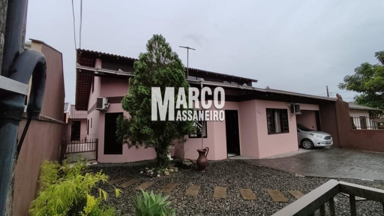 Imagem Casa com 3 Quartos à Venda, 361 m² em João Costa - Joinville Imagem Casa com 3 Quartos à Venda, 361 m² em João Costa - Joinville