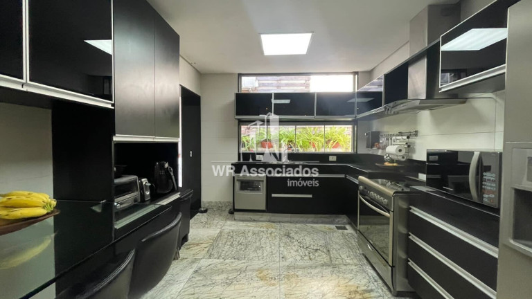 Imagem Casa com 3 Quartos à Venda, 340 m²