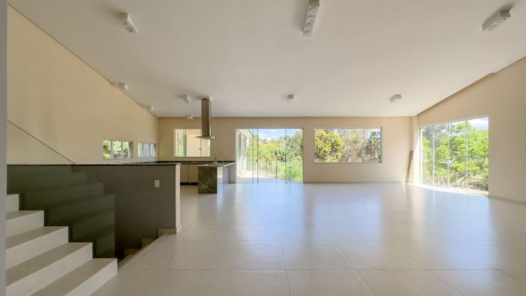 Imagem Casa com 4 Quartos à Venda, 600 m² em Uberaba - Curitiba