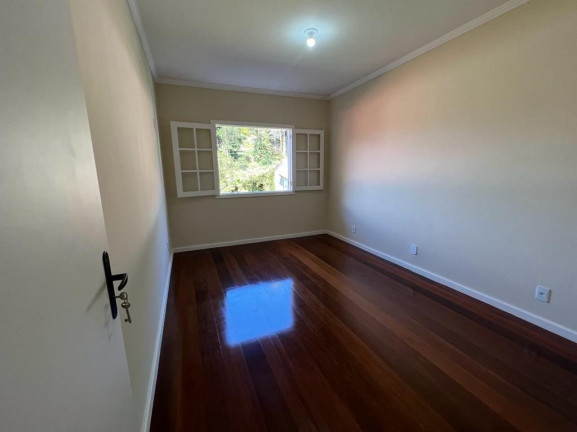 Imagem Casa com 5 Quartos à Venda, 400 m² em Golfe - Teresópolis Imagem Casa com 5 Quartos à Venda, 400 m² em Golfe - Teresópolis