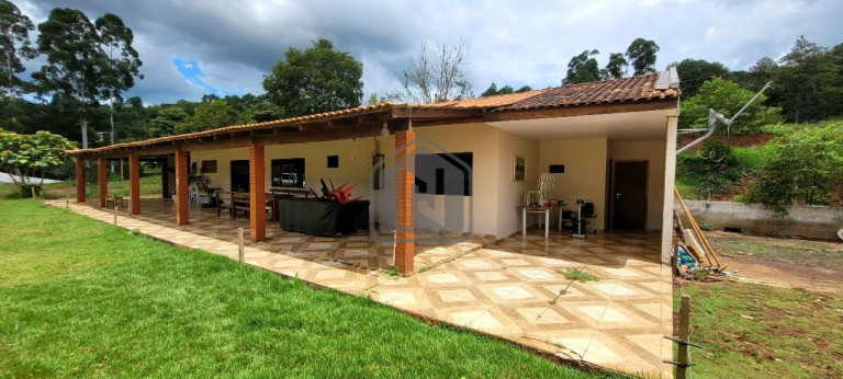 Casa com 4 Quartos à Venda, 200 m² em Presidente - Cascavel