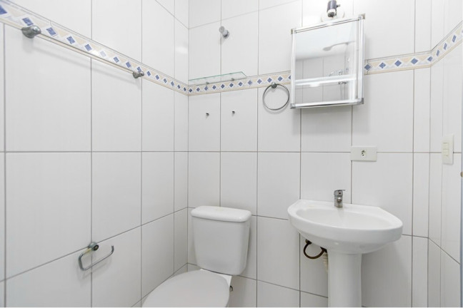 Imagem Casa com 2 Quartos à Venda, 130 m² em Uberaba - Curitiba