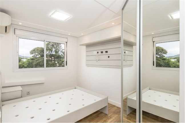 Imagem Imóvel com 3 Quartos à Venda,  em Vila Ipiranga - Porto Alegre