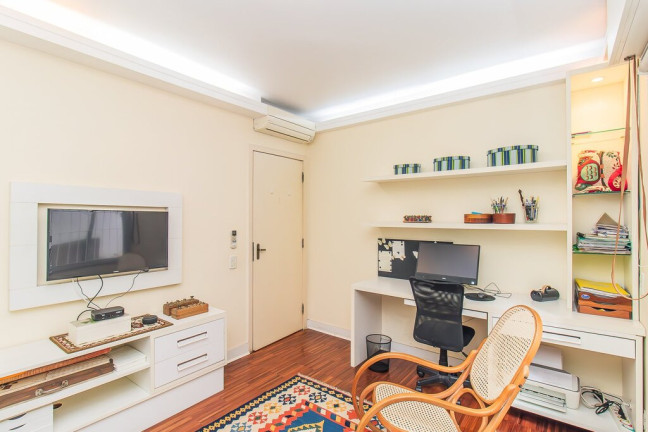 Imagem Apartamento com 3 Quartos à Venda, 153 m² em Rio Branco - Porto Alegre Imagem Apartamento com 3 Quartos à Venda, 153 m² em Rio Branco - Porto Alegre